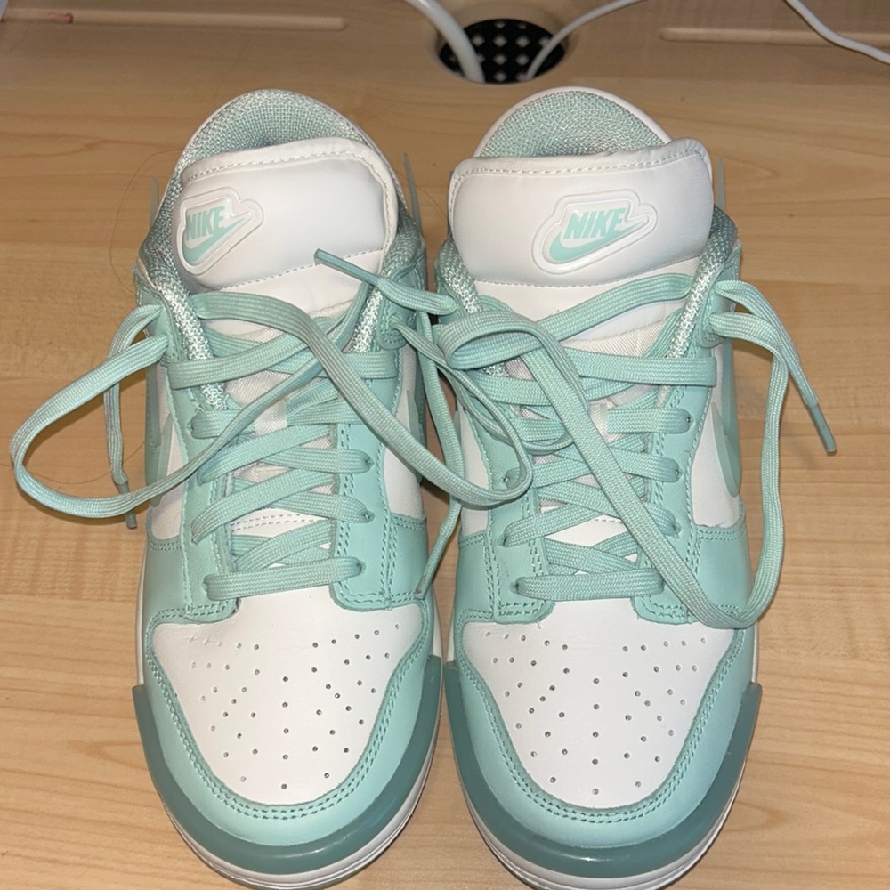Nike Dunks Mint Green Size 8